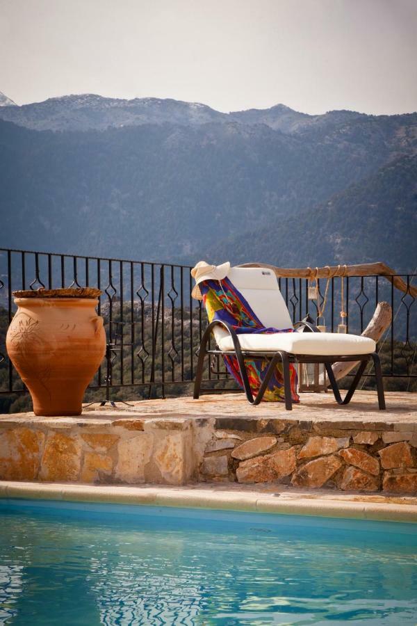 Stone Built Villa Galatia, Poolside & Perfect View Kares Bagian luar foto