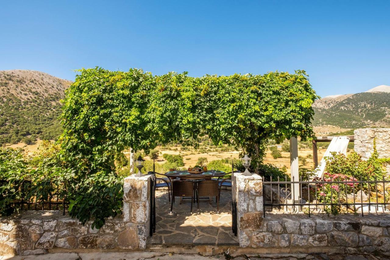 Stone Built Villa Galatia, Poolside & Perfect View Kares Bagian luar foto
