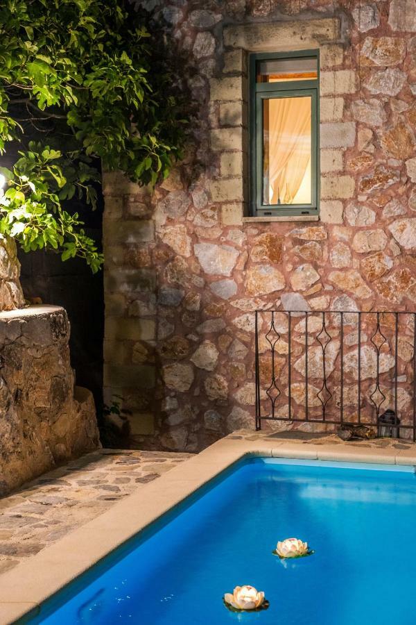 Stone Built Villa Galatia, Poolside & Perfect View Kares Bagian luar foto