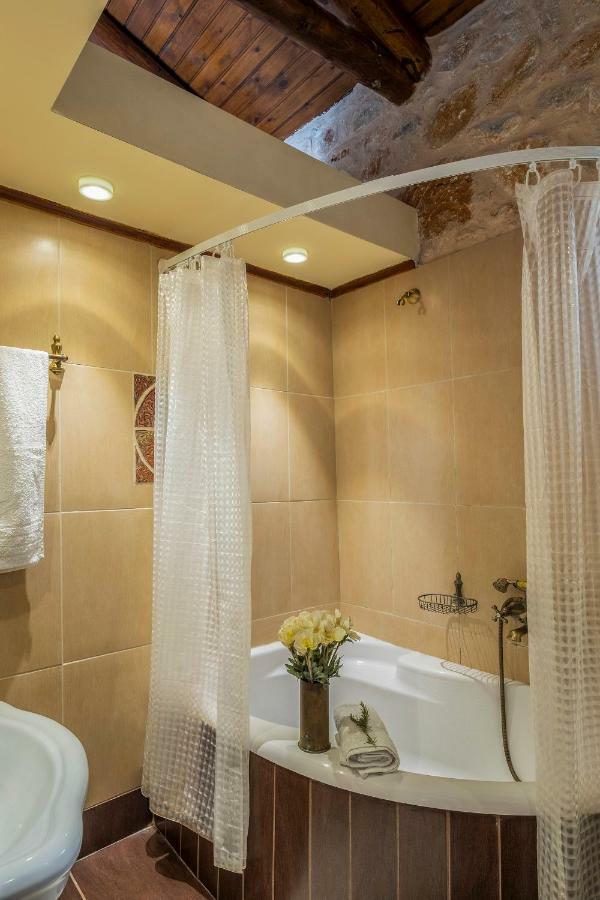 Stone Built Villa Galatia, Poolside & Perfect View Kares Bagian luar foto