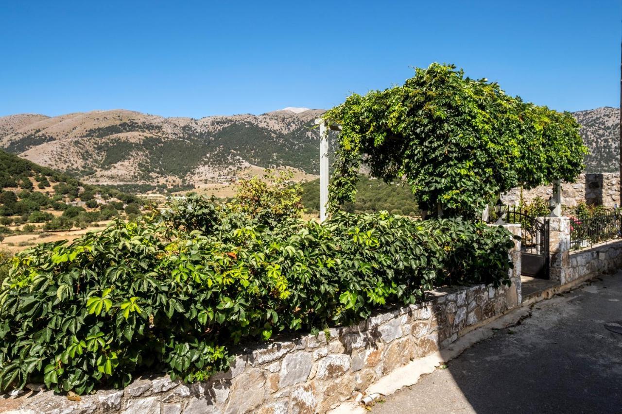 Stone Built Villa Galatia, Poolside & Perfect View Kares Bagian luar foto